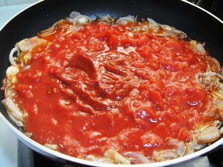 pz04b02addtomotoes  homemade tomato ketchup